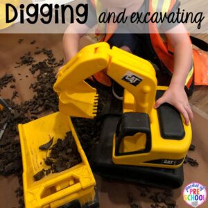 Digging with diggers in a Construction site dramatic play perfect for preschool, pre-k, and kindergarten. #constructiontheme #preschool #prek #dramaticplay