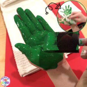 Hand print craft tips and tricks. Christmas handprint towel (parent gift) and FREE reindeer directed drawing is fun for preschool, pre-k, and kindergarten kiddos. #preschool #prek #handprintcraft #parentgift #directeddrawing