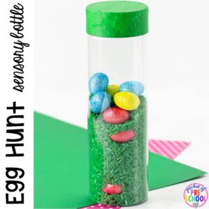 Easter egg hunt sensory bottle! Plus Easter sensory bottles for an Easter theme (bunny, carrot, and egg hunt)! #preschool #toddler #prek #sensorybottles #eastertheme