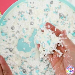 How to make oobleck goop for a winter theme! Sensory fun for preschool, pre-k, and kindergarten! #sensory #oobleck #preschool