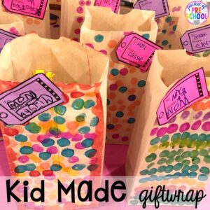 Kif made giftwrap! Muffins with Mom or Muffins in the Morning classroom event! Ideas, photos, and food so much fun. #preschool #prek #muffinswithmom #classroomevent