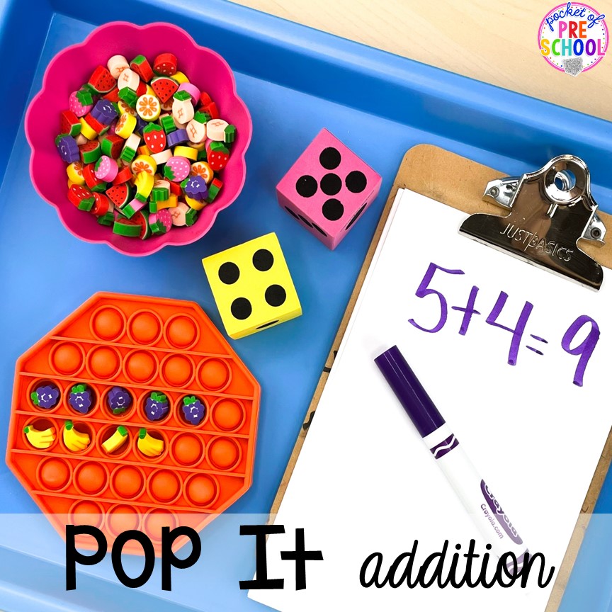 Practice addition with a pop it mat, dice, and small manipulatives for preschool, pre-k, and kindergarten! #preschool #prek #kindergarten #popi