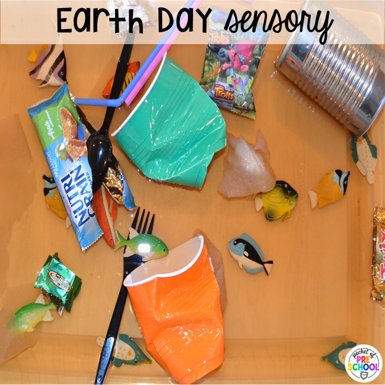 20+ Holiday Sensory Tables for Preschool, Pre-K, and Kindergarten 14 Earth Day Sensory! Holiday sensory tables for every holiday with various sensory fillers and sensory tools that incorporate math, literacy, and science into play. #sensorytable #sensorybin #sensoryplay #preschool #prek