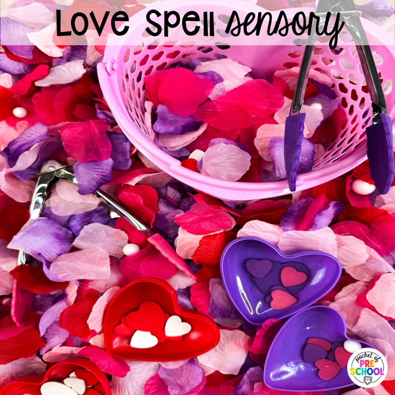 20+ Holiday Sensory Tables for Preschool, Pre-K, and Kindergarten 8 Love Spell Sensory! Holiday sensory bins that teach and give students a chance to explore & create.